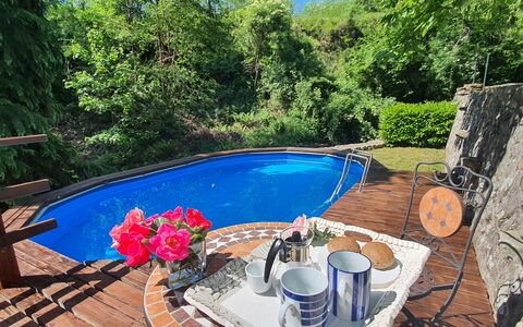 Il Molino: Plante, L'Eau, Propriété, Vaisselle, Fleur, Piscine, Arbre, Mobilier De Jardin, Table, Chaise