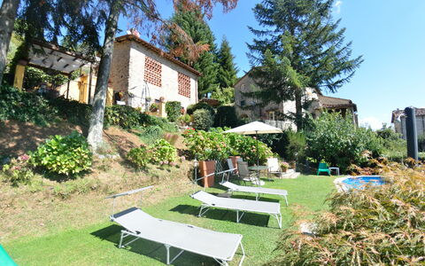 Il Nido: Propriété, Immobilier, Maison, Zone Résidentielle, Cour, Jardin, Bâtiment, Domicile, Arrière-Cour, Arbre