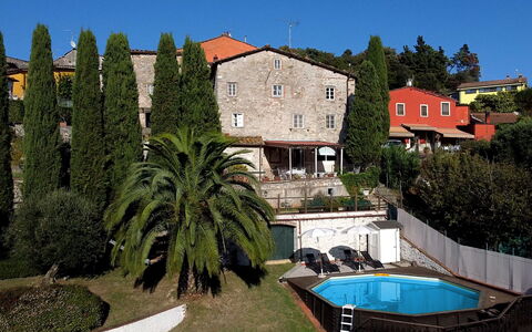 Borgo Bucatra Buonvento: Bâtiment, Plante, Propriété, Ciel, Bleu Azur, Arbre, Maison, Arecales, Zone Résidentielle, L'Eau