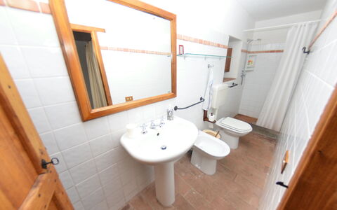 Vignoli: Salle De Bains, Propriété, Pièce, Toilette, Maison, Sol, Luminaire Plomberie, Bâtiment, Design Intérieur, Architecture