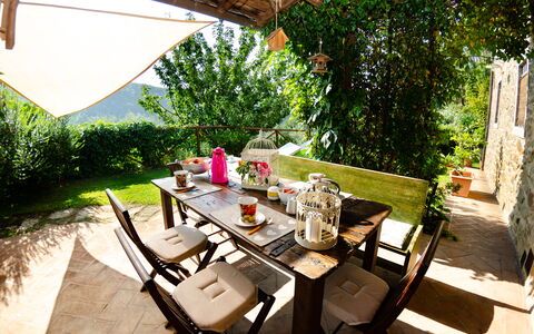 Podere L'istrice: Propriété, Maison, Pièce, Table, Patio, Domicile, Immobilier, Bâtiment, Meubles, Arrière-Cour