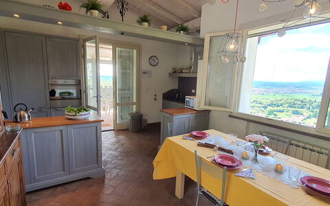 Podere San Martino: Cabinetry, Table, Propriété, Meubles, Fenêtre, Comptoir, Bois, Cuisine, Design Intérieur, Appareil De Cuisine