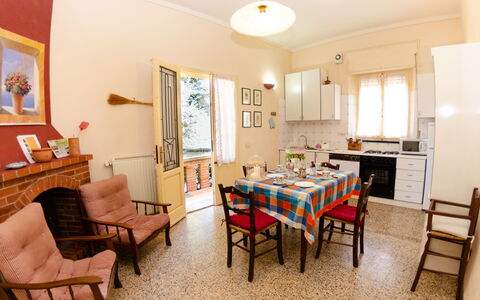 Villa Elisa: Pièce, Propriété, Meubles, Bâtiment, Immobilier, Design Intérieur, Maison, Salle À Manger, Table, Sol