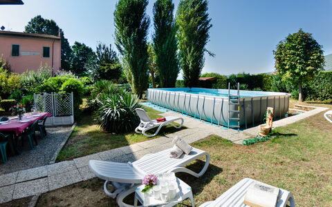 Villa Elisa: Propriété, Cour, Arrière-Cour, Maison, Immobilier, Bâtiment, Domicile, Jardin, Herbe, Architecture