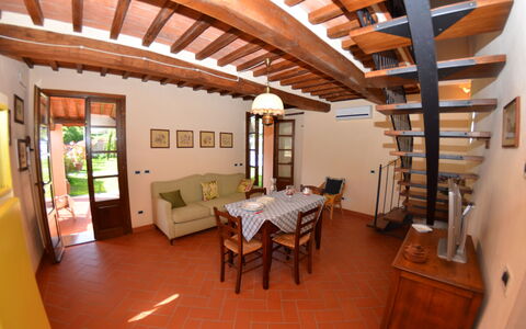 Al Vecchio Pozzo: Propriété, Pièce, Bâtiment, Plafond, Maison, Immobilier, Design Intérieur, Faisceau, Meubles, Salle À Manger