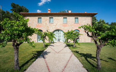 Villa Mezzavia: Propriété, Maison, Biens, Bâtiment, Domicile, Immobilier, Villa, Arbre, Manoir, Ciel