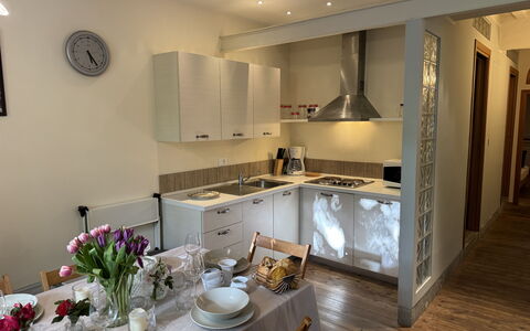 Alle Mura: Meubles, Design Intérieur, Sol, Sol, Bois, Cuisine, Comptoir, Plafond, Pièce, Appareil De Cuisine