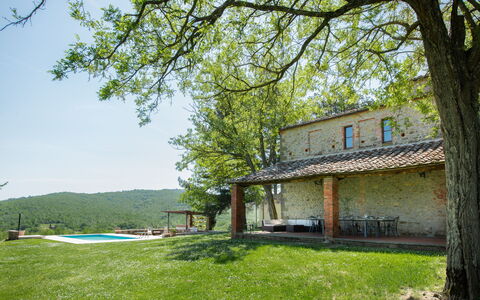 Villa Fabbri: Plante, Bâtiment, Ciel, Propriété, La Nature, Paysage Naturel, Fenêtre, Arbre, Végétation, Lot Terre