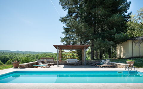 Villa Fabbri: L'Eau, Plante, Ciel, Piscine, Ombre, Arbre, Composite, Herbe, Rectangle, Loisir