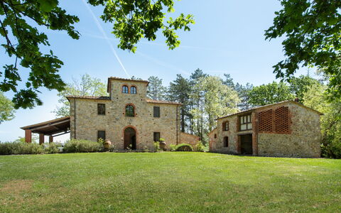Villa Fabbri: Ciel, Plante, Bâtiment, Fenêtre, Arbre, Lot Terre, Herbe, Paysage Naturel, Immobilier, Paysage