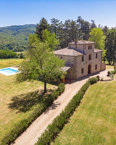 Villa Fabbri: Ciel, Plante, Bâtiment, Fenêtre, Arbre, Paysage Naturel, Maison, Lot Terre, Zone Résidentielle, Prairie