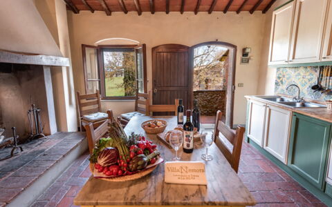 Terrazza e Libreria: Propriété, Table, Meubles, Cabinetry, Fenêtre, Evier, Bois, Canapé, Évier, Plante D'Appartement