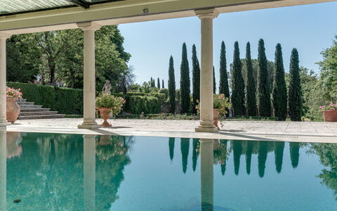 Terrazza e Libreria: L'Eau, Plante, Ciel, Bâtiment, Piscine, Arbre, Loisir, Immobilier, Composite, Paysage