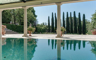 Terrazza e Libreria: L'Eau, Plante, Ciel, Bâtiment, Piscine, Arbre, Loisir, Immobilier, Composite, Paysage