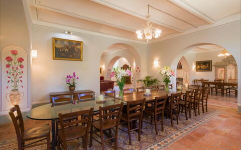 Villa Ivana - Cortona: Pièce, Propriété, Bâtiment, Design Intérieur, Plafond, Salle À Manger, Meubles, Immobilier, Table, Restaurant