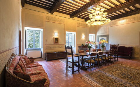Villa Ivana - Cortona: Pièce, Propriété, Bâtiment, Plafond, Design Intérieur, Biens, Maison, Immobilier, Meubles, Salon