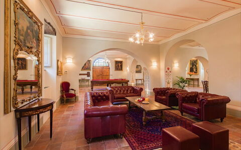 Villa Ivana - Cortona: Pièce, Bâtiment, Design Intérieur, Propriété, Meubles, Plafond, Salon, Immobilier, Table, Sol