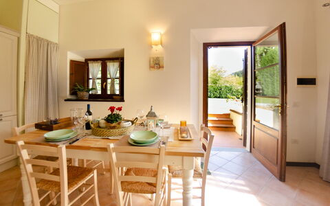 Casale 180: Pièce, Propriété, Meubles, Bâtiment, Design Intérieur, Maison, Salle À Manger, Table, Sol, Immobilier