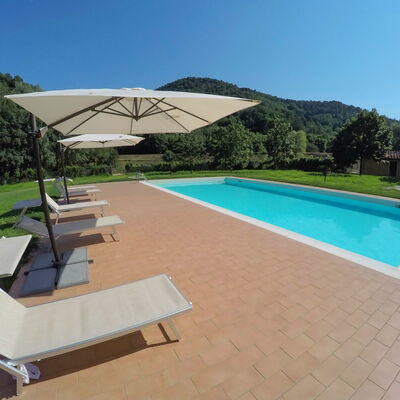 Casale 180: Piscine, Propriété, Balancelle, Maison, Immobilier, Loisir, Mobilier De Jardin, Bâtiment, Meubles, Ombre