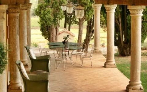 Luna Di Cortona: Colonne, Propriété, Biens, Bâtiment, Porche, Pièce, Meubles, Architecture, Patio, Maison