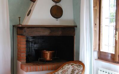 Fienile Giallo - Melo: Propriété, Bois, Fenêtre, Design Intérieur, Foyer, Architecture, Salon, Sol, Sol, Confort