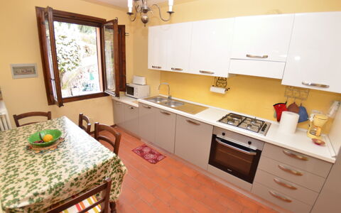 Agli Olivi: Pièce, Propriété, Comptoir, Meubles, Cuisine, Bâtiment, Design Intérieur, Sol, Cabinetry, Maison