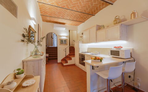 Marlene House: Meubles, Table, Cabinetry, Plante, Comptoir, Évier, Cuisine, Bois, Design Intérieur, Pot De Fleur