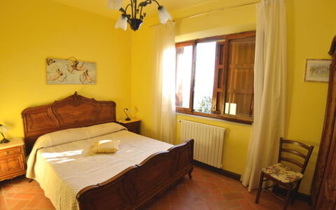 Aurora: Meubles, Lit, Chambre, Pièce, Drap De Lit, Propriété, Cadre De Lit, Sol, Design Intérieur, Matelas