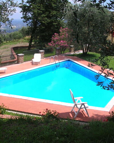 Aurora: Piscine, Propriété, Loisir, Herbe, Maison, Immobilier, Arrière-Cour, Rectangle, Bâtiment, Cour