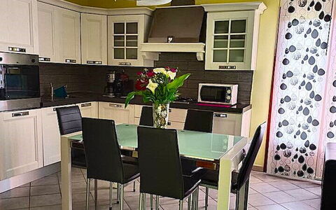 Ai Cuori: Meubles, Design Intérieur, Sol, Sol, Chaise, Table, Table Cuisine Et Salle A Manger, Éclairage, Pièce, Cuisine