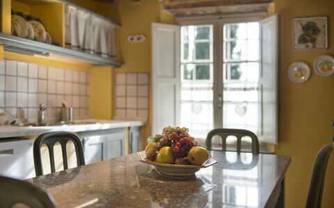 Borgo Antico Marina: Pièce, Propriété, Meubles, Design Intérieur, Jaune, Domicile, Bâtiment, Salle À Manger, Immobilier, Maison