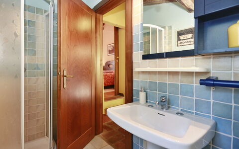 Borgo Antico Paolo: Salle De Bains, Propriété, Pièce, Bâtiment, Immobilier, Tuile, Design Intérieur, Maison, Architecture, Domicile