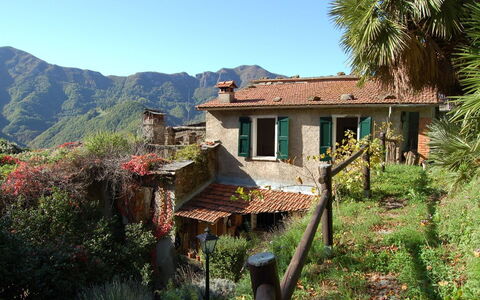 Emilia: Propriété, Maison, Village De Montagne, Domicile, Bâtiment, Zone Rurale, Village, Immobilier, Station De Montagne, Toit