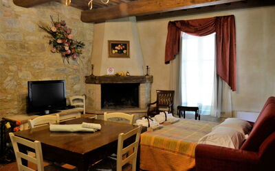 Rio Maggiore: Table, Meubles, Propriété, Bâtiment, Bois, Chaise, Salon, Cadre, Éclairage, Design Intérieur