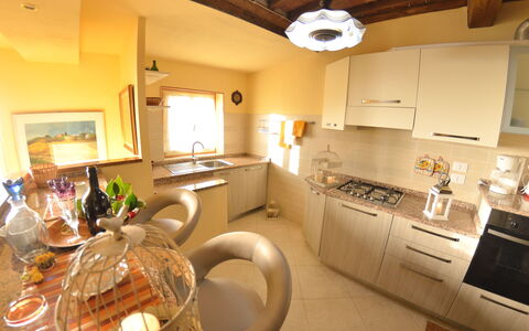 San Michele: Comptoir, Pièce, Propriété, Design Intérieur, Cuisine, Bâtiment, Meubles, Cabinetry, Domicile, Immobilier