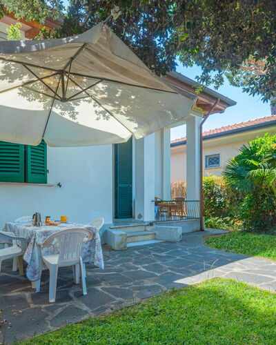 Anita: Propriété, Maison, Immobilier, Bâtiment, Domicile, Patio, Arrière-Cour, Cour, Ombre, Vacances