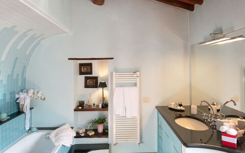 Villa Solaria: Propriété, Bâtiment, Étagère, Canapé, Bois, Design Intérieur, Cadre, Salon, Cabinetry, Rayonnage