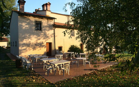 Agriturismo Girasole: Propriété, Maison, Bâtiment, Domicile, Arbre, Immobilier, Arrière-Cour, Ciel, Biens, Chalet