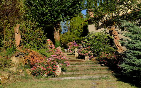 Agriturismo Girasole: Jardin, Végétation, Arbre, Jardin Botanique, Feuille, Arbuste, Botanique, Herbe, Plante, Biome