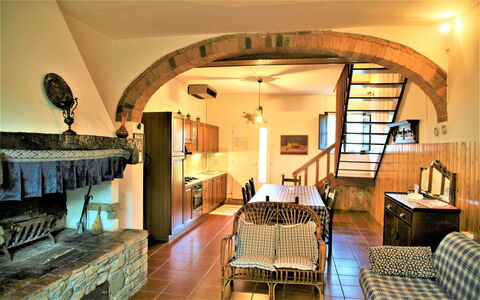 Agriturismo Girasole: Pièce, Propriété, Bâtiment, Design Intérieur, Meubles, Plafond, Maison, Immobilier, Architecture, Cambre