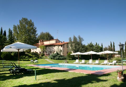 Agriturismo Girasole: Piscine, Recours, Propriété, Loisir, Ombre, Centre De Loisirs, Immobilier, Bâtiment, Biens, Maison