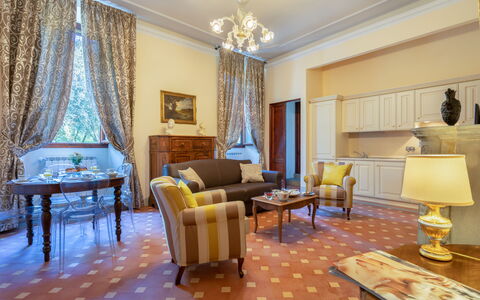 Il Marchese Di Ronta: Pièce, Design Intérieur, Propriété, Meubles, Salon, Bâtiment, Rideau, Sol, Jaune, Immobilier