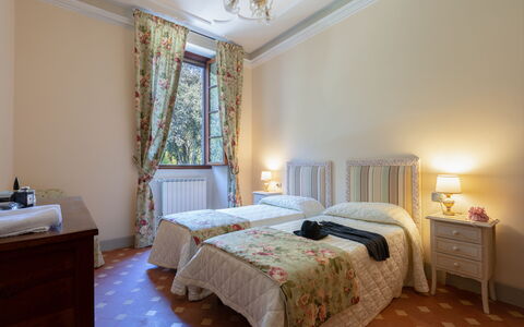 Il Marchese Di Ronta: Chambre, Lit, Pièce, Meubles, Propriété, Drap De Lit, Design Intérieur, Cadre De Lit, Sol, Mur