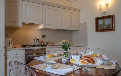 Il Marchese Di Ronta: Pièce, Propriété, Comptoir, Cuisine, Meubles, Cabinetry, Design Intérieur, Bâtiment, Immobilier, Maison