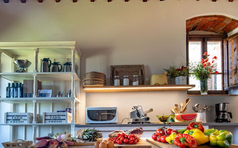 Borgo Gerlino: Pièce, Design Intérieur, Étagère, Comptoir, Propriété, Maison, Meubles, Brunch, Bâtiment, Cuisine