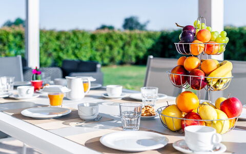 Villa Le Terme: Jaune, Brunch, Repas, Table, Petit Déjeuner, Aliments, Dîner De Répétition, Banquet, Fête, Vaisselle