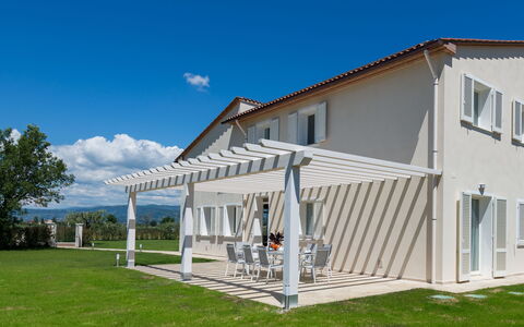 Villa Le Terme: Maison, Domicile, Propriété, Bâtiment, Immobilier, Porche, Façade, Chalet, Siding, Toit