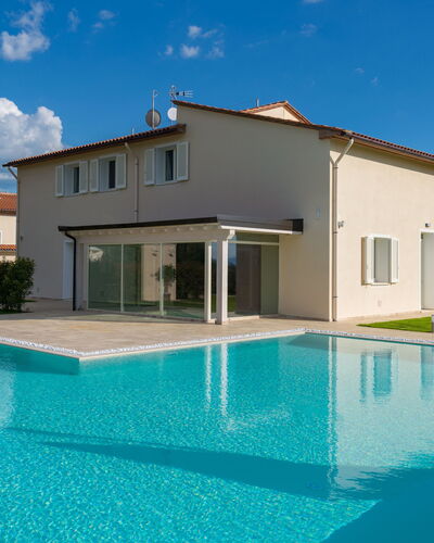 Villa Le Terme: Propriété, Maison, Bâtiment, Piscine, Immobilier, Domicile, Villa, Biens, Architecture, Zone Résidentielle