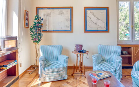 Apartment Mare Bello - Levanto: Pièce, Bleu, Meubles, Propriété, Design Intérieur, Turquoise, Aqua, Sol, Salon, Domicile