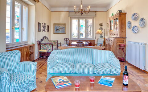 Apartment Mare Bello - Levanto: Meubles, Pièce, Propriété, Chambre, Design Intérieur, Bleu, Drap De Lit, Lit, Turquoise, Literie